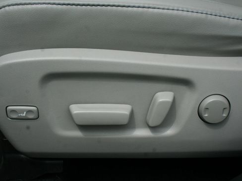 Used 2019 Toyota Highlander XLE AWD/4WD image 34