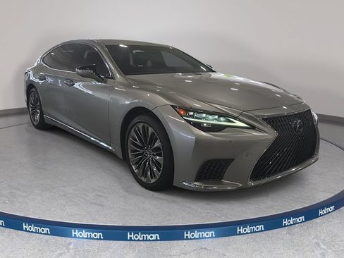 Used 2023 Lexus LS 500 w/ Accessory Package (Z2) RWD image 4