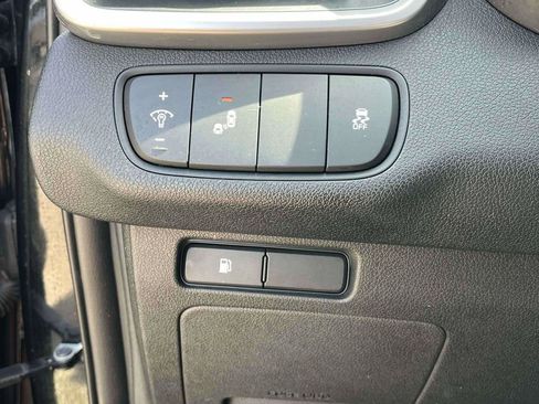 Used 2019 Kia Sorento AWD V6 image 17
