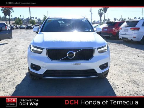 Used 2021 Volvo XC40 T4 Momentum FWD image 2
