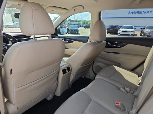 Used 2017 Nissan Rogue SL FWD image 30