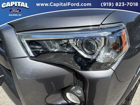 Used 2020 Toyota 4Runner SR5 Premium w/ Moonroof Package RWD image 11