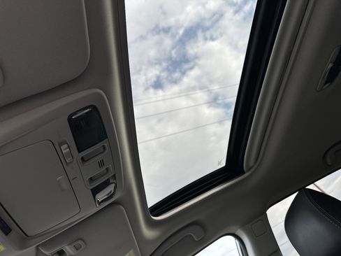 Used 2015 Subaru Outback 3.6R Limited image 29