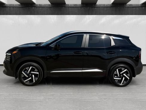 Used 2026 Nissan Kicks SV FWD image 2
