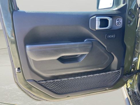 Used 2023 Jeep Gladiator Sport AWD/4WD image 16