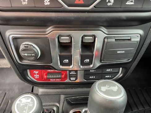Used 2022 Jeep Wrangler Rubicon w/ LED Lighting Group image 30