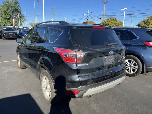 Used 2017 Ford Escape SE w/ Equipment Group 201A image 3