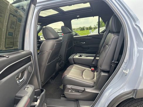 Certified 2025 Honda Pilot Black Edition image 37