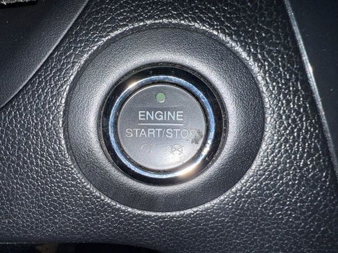 Used 2018 Ford Explorer XLT image 22