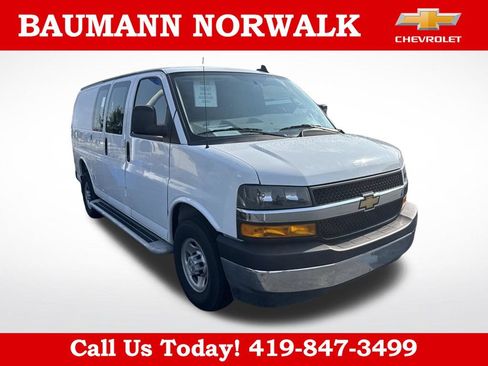 Used 2025 Chevrolet Express 2500 w/ Driver Convenience Package RWD image 6