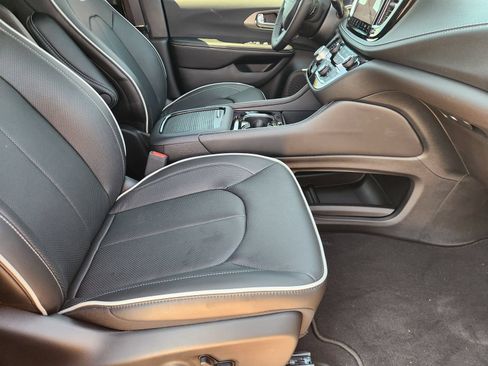 New 2027 Chrysler Pacifica Limited w/ Family Tech Group FWD image 13