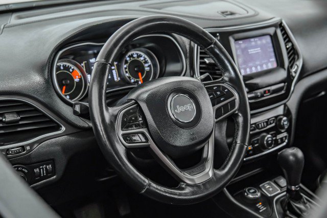 Used 2020 Jeep Cherokee Latitude Plus w/ Cold Weather Group AWD/4WD image 12