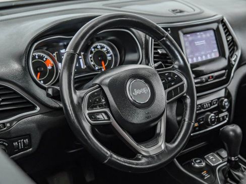 Used 2020 Jeep Cherokee Latitude Plus w/ Cold Weather Group AWD/4WD image 12