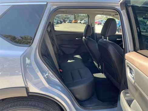 Used 2023 Nissan Rogue SL image 7