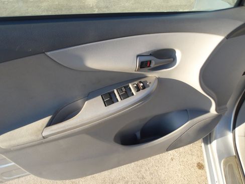 Used 2010 Toyota Corolla image 18