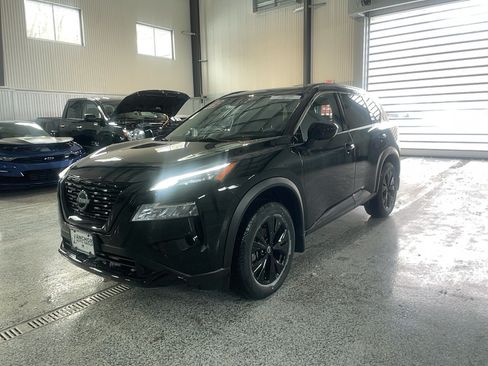 Used 2023 Nissan Rogue SV w/ SV Premium B Package AWD/4WD image 2