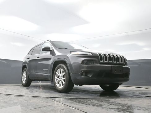 Used 2015 Jeep Cherokee Latitude w/ Cold Weather Group image 25