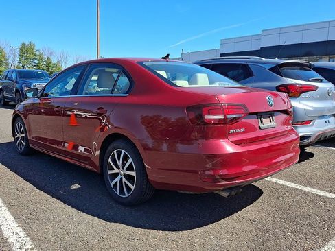 Used 2017 Volkswagen Jetta SE image 3