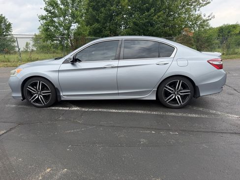 Used 2017 Honda Accord Sport image 8
