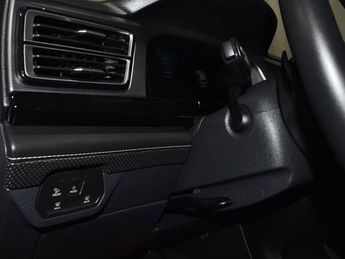 Used 2025 Volkswagen Atlas Cross Sport SE image 25