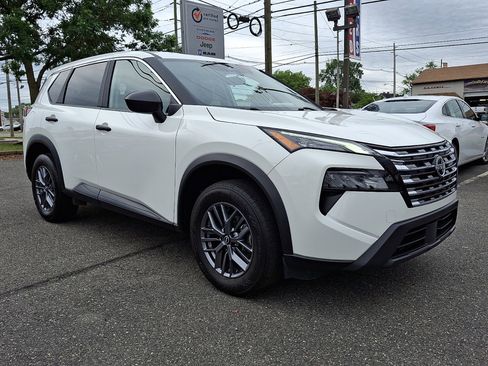 Used 2024 Nissan Rogue S AWD/4WD image 6