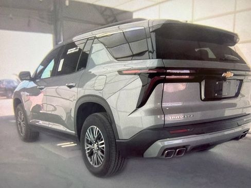 Used 2024 Chevrolet Traverse LT FWD image 5