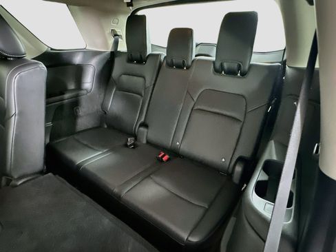 Used 2025 Nissan Pathfinder SL AWD/4WD image 30