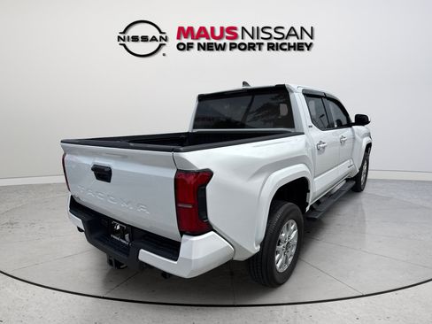 Used 2024 Toyota Tacoma SR5 AWD/4WD image 11