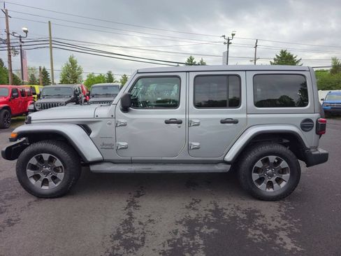 Used 2018 Jeep Wrangler Unlimited Sahara AWD/4WD image 10