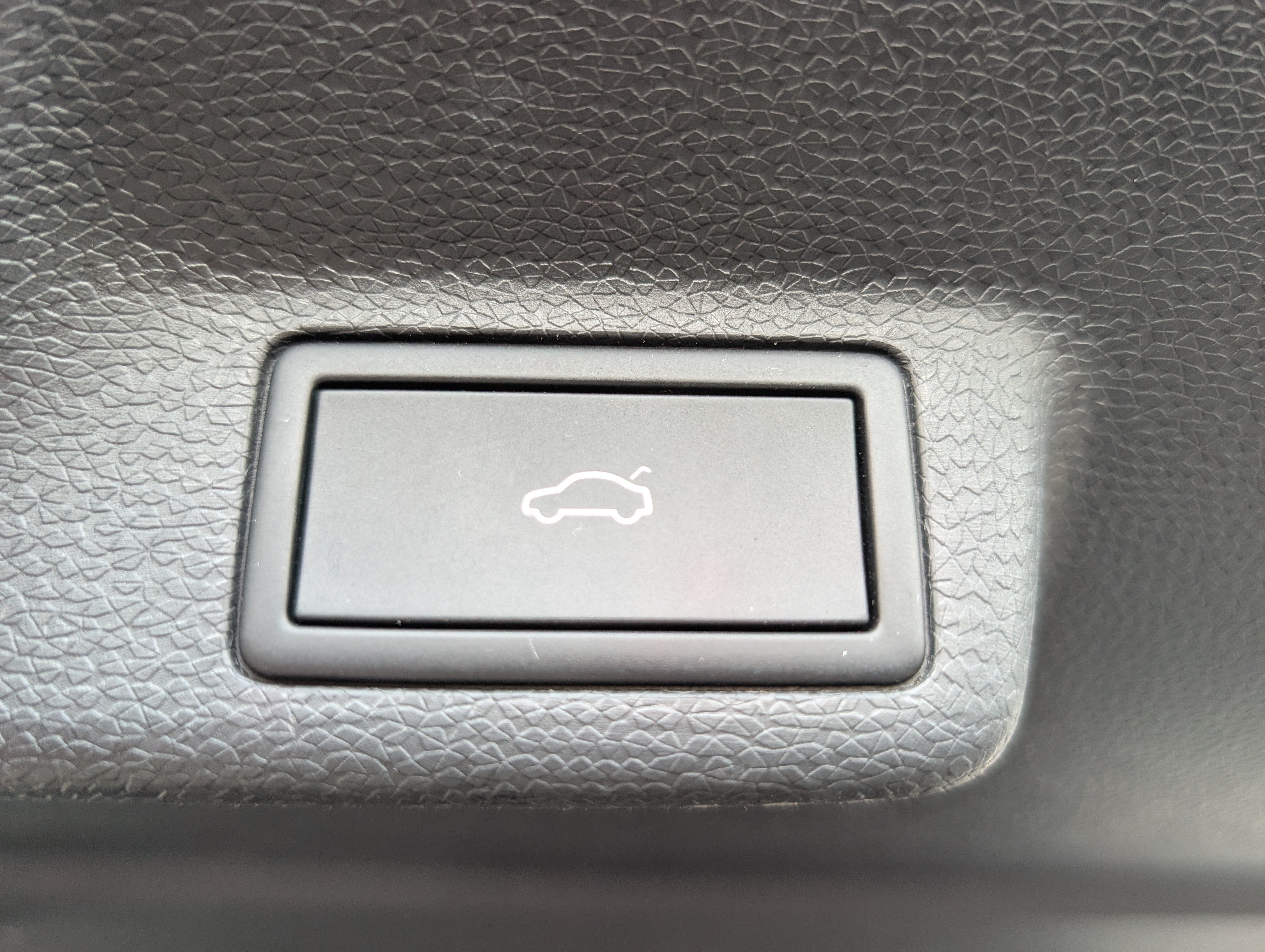 Used 2025 Volkswagen ID. Buzz 1st Edition RWD image 14