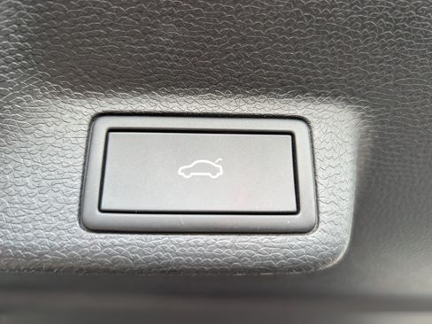 Used 2025 Volkswagen ID. Buzz Pro S Plus RWD image 14