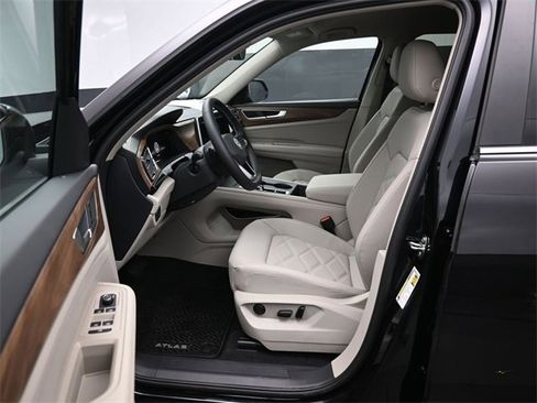New 2026 Volkswagen Atlas SE image 9