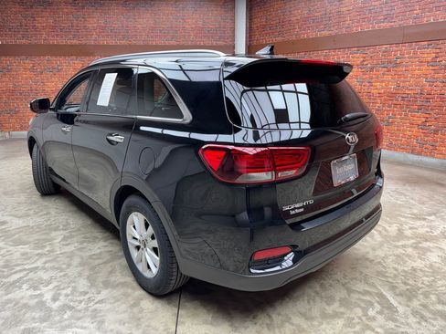 Used 2019 Kia Sorento FWD w/ Option Group 020 image 2