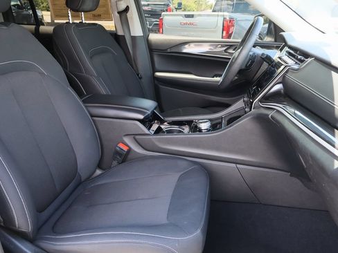 Used 2023 Jeep Grand Cherokee Laredo w/ Luxury Tech Group I RWD image 29