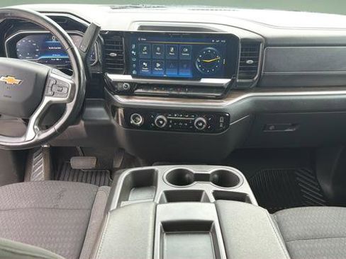 Used 2022 Chevrolet Silverado 1500 LT AWD/4WD image 7