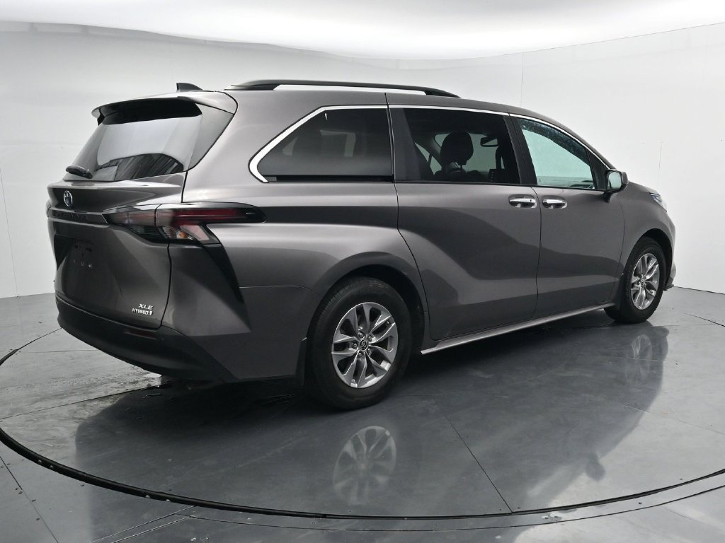 Used 2023 Toyota Sienna XLE w/ XLE Plus Package AWD/4WD image 8