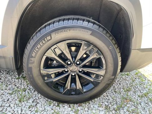 Used 2025 Chevrolet Equinox LT AWD/4WD image 17