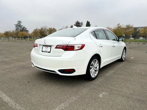 Used 2018 Acura ILX FWD image 5