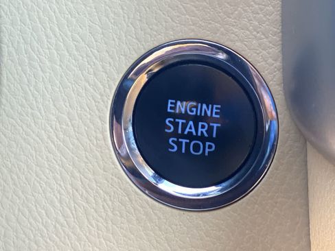 Used 2017 Toyota Highlander Limited image 37