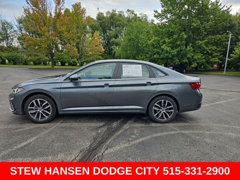Used 2025 Volkswagen Jetta SE FWD image 1
