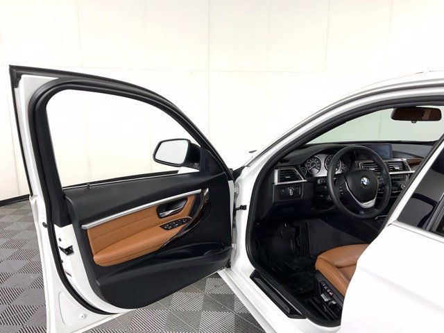 Used 2017 BMW 330i xDrive Sedan AWD/4WD image 28