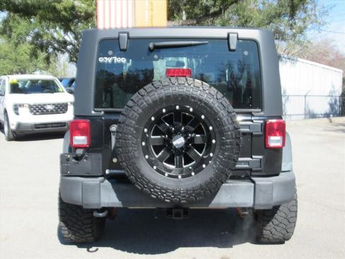 Used 2015 Jeep Wrangler Rubicon w/ Power Convenience Group image 5