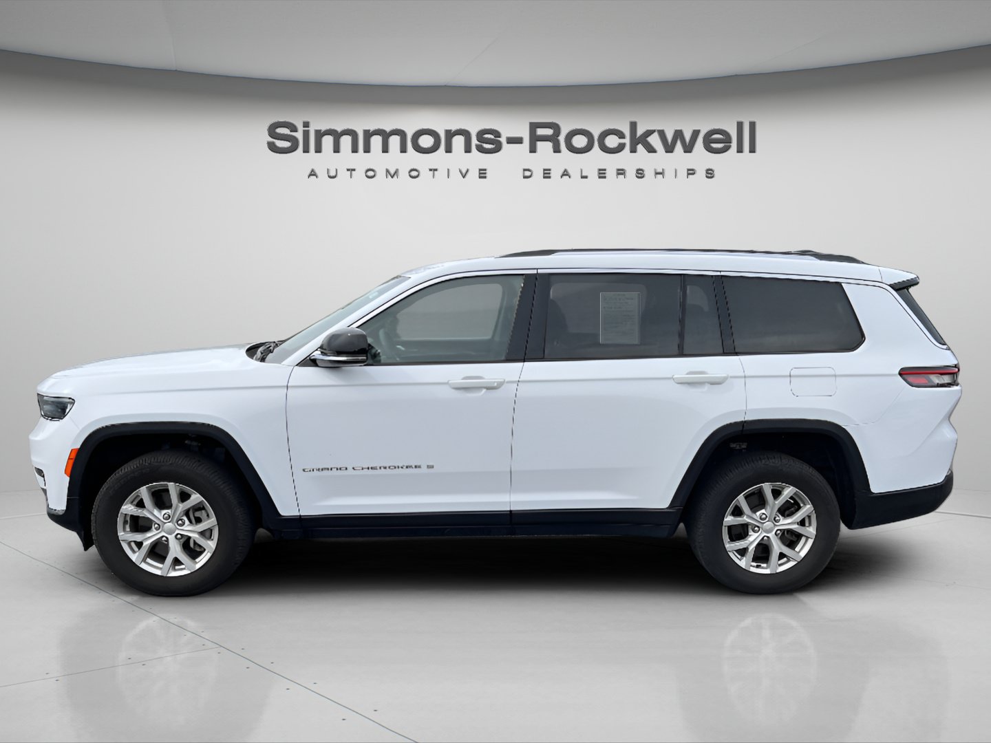 Used 2023 Jeep Grand Cherokee L Limited AWD/4WD image 2