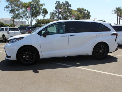 Certified 2026 Toyota Sienna XSE FWD image 6
