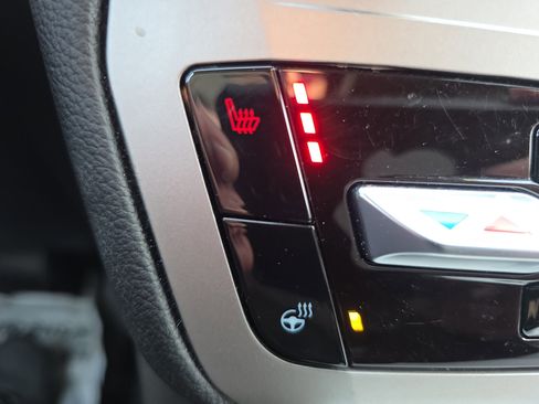 Used 2022 Ford Explorer XLT w/ Equipment Group 202A image 24