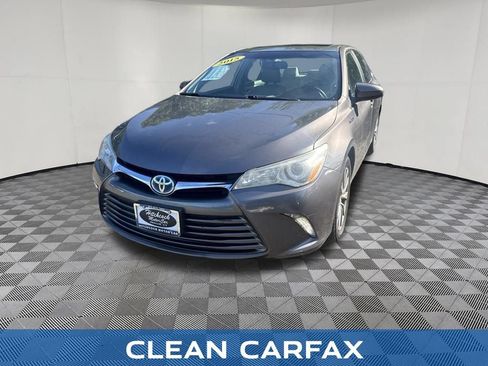 Used 2015 Toyota Camry XLE w/ Moonroof Package FWD image 2
