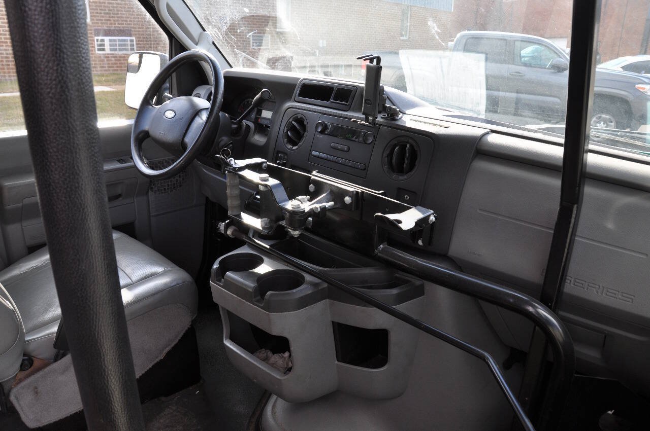 Used 2014 Ford E-350 and Econoline 350 Extended Super Duty w/ Power Group RWD image 23