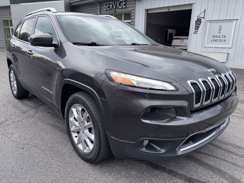 Used 2017 Jeep Cherokee Limited AWD/4WD image 4