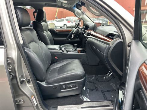 Used 2019 Lexus LX 570 4WD image 14
