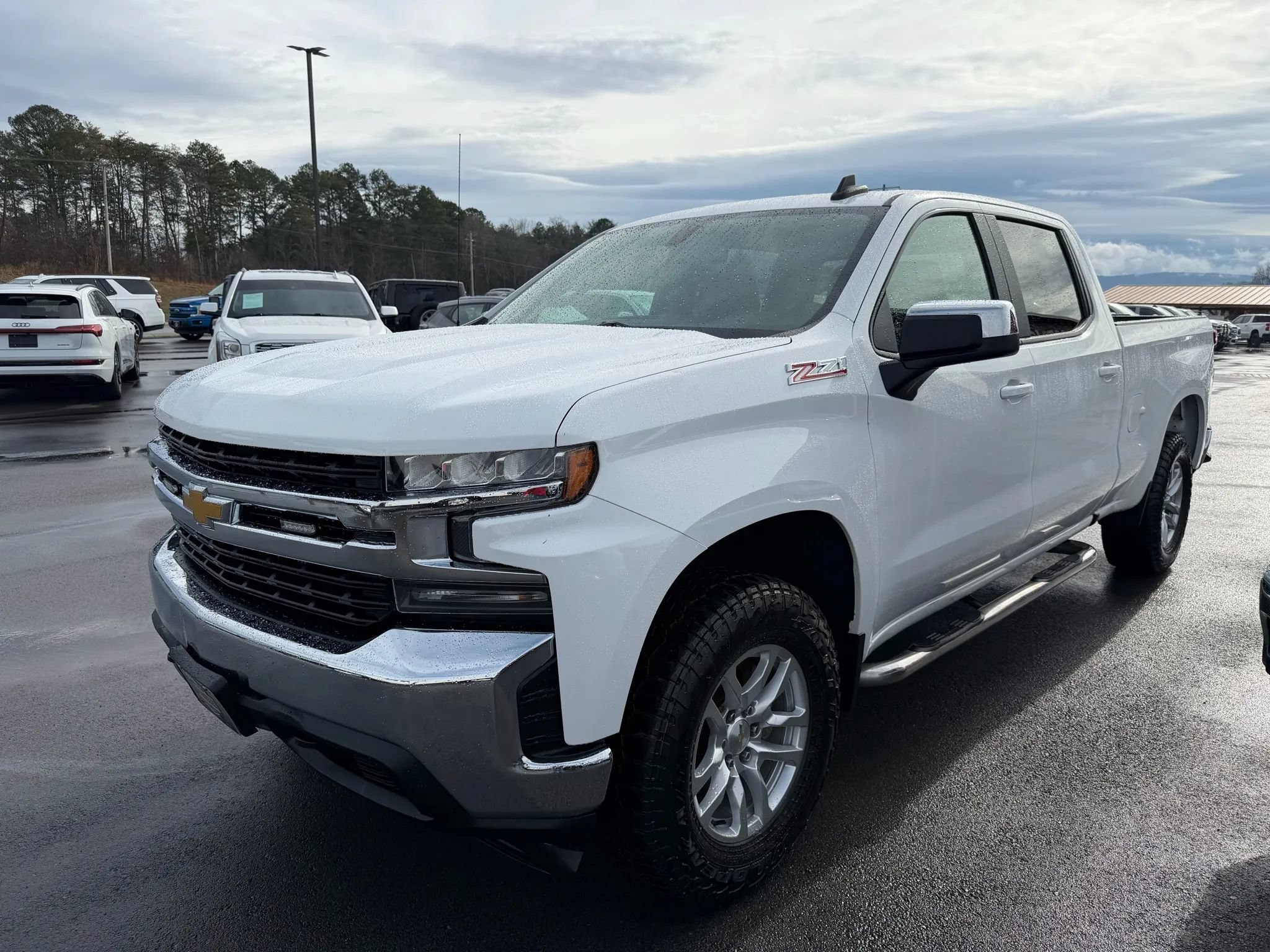 Used 2021 Chevrolet Silverado 1500 LT w/ Z71 Off-Road Package AWD/4WD image 2